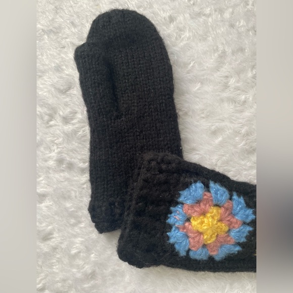 NWT Colorful Crochet Headband and Mittens Set - Picture 3 of 4